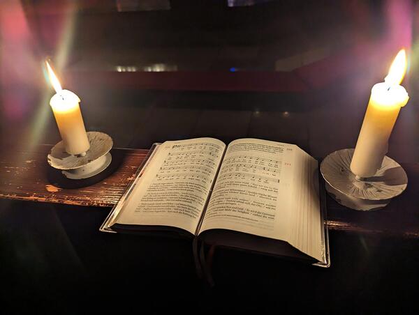 Die Adventzeit mit besinnlichen Gottesdiensten begehen 