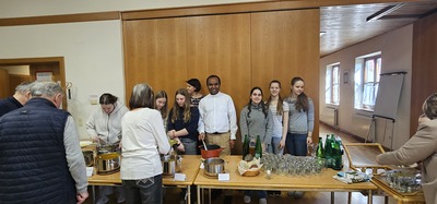 Fastensuppenessen mit den Firmkanditat:innen