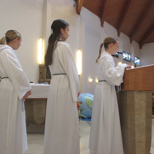 Ministrant*innen in St. Severin machen auf die Lage von Kindern in Madagaskars Minen aufmerksam