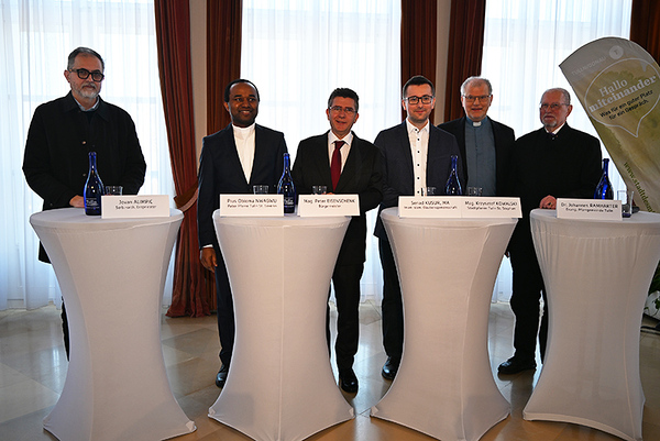 Serbisch orthodoxer Erzpriester Pater Jovan Alimpic, Pater Pius, Bürgermeister Mag. Eisenschenk, Imam Senad Kusur, MA (Islamische Glaubensgem.), Stadtpfarrer Mag. Krzysztof Kowalski (Tulln St. Stephan), Dr. Johann Ramharter (Evangelische Glaubensg.)