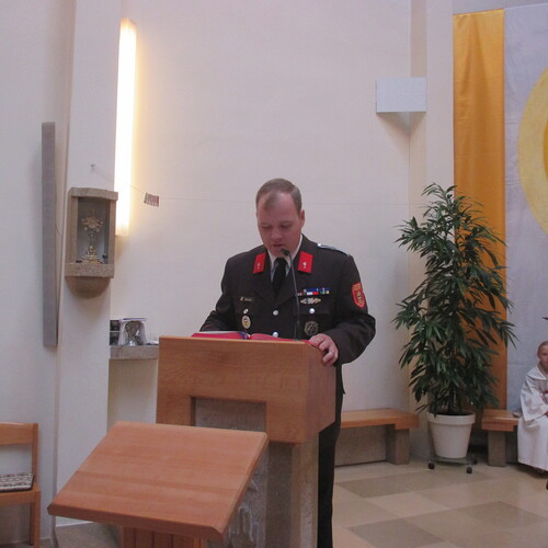 Auch wenn Sankt Florian heute als Schutzpatron gegen die Gefahr des Feuers bekannt ist, wurde er ursprünglich gegen Wassergefahr angerufen, woraus sich das Feuer-Patronat entwickelt hat