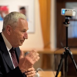 Auf Einladung des kbw stellte Prof. Johannes Huber seine Thesen vor