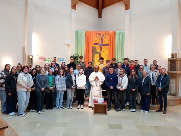 Kurz vor der Matura war für rund 40 junge Erwachsene in der Kirche St. Severin eine besondere Segensfeier abgehalten.. 