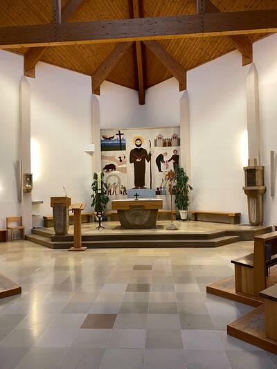 Ausmalen der Kirche im August 2026