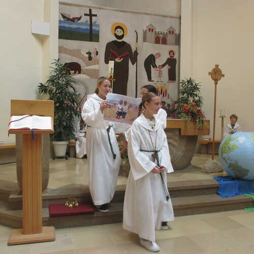 Ministrant*innen in St. Severin machen auf die Lage von Kindern in Madagaskars Minen aufmerksam