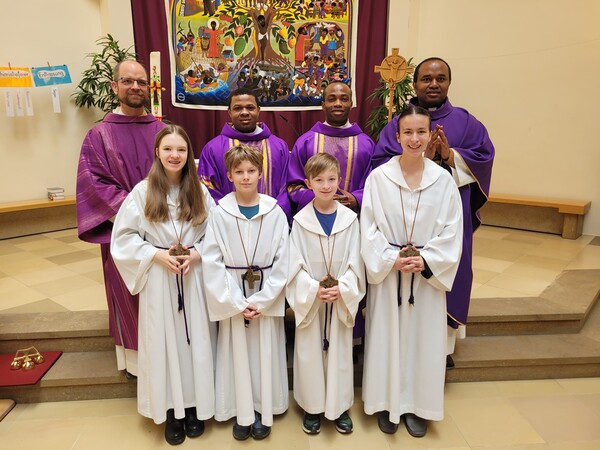 Nachprimizfeier von Chidera Valentine Ikeh-Mapel und Kingsley Chukwunonso Efidi aus Nigeria