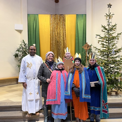 Zahlreiche Kinder und Firmkandidatinnen waren in Tulln-St. Severin als Sternsinger unterwegs