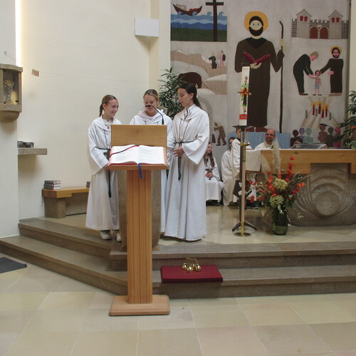 Ministrant*innen in St. Severin machen auf die Lage von Kindern in Madagaskars Minen aufmerksam